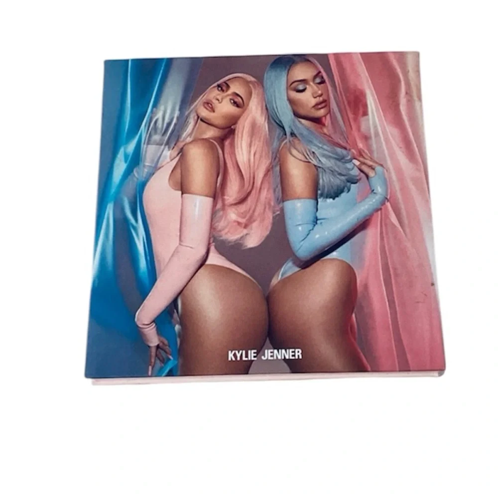 🦄 Kylie Jenner Eyeshadow Makeup Palette - Picture 1 of 8